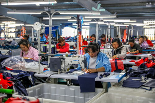 河南清丰 服装厂织就群众就业增收新蓝图