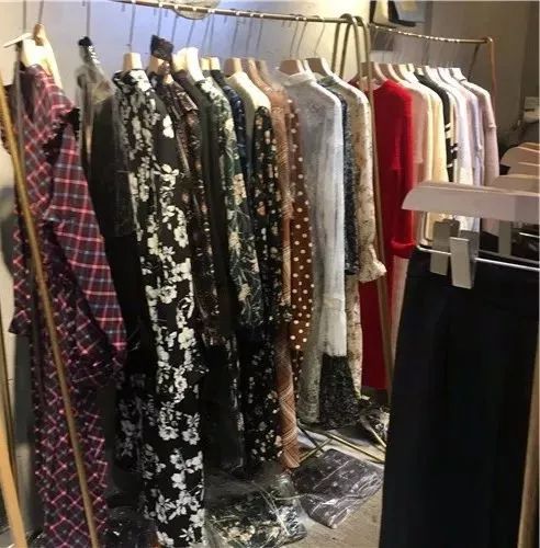 杭州清仓大促 围巾10元，衣服20元，鞋帽零售季如白捡般狂潮